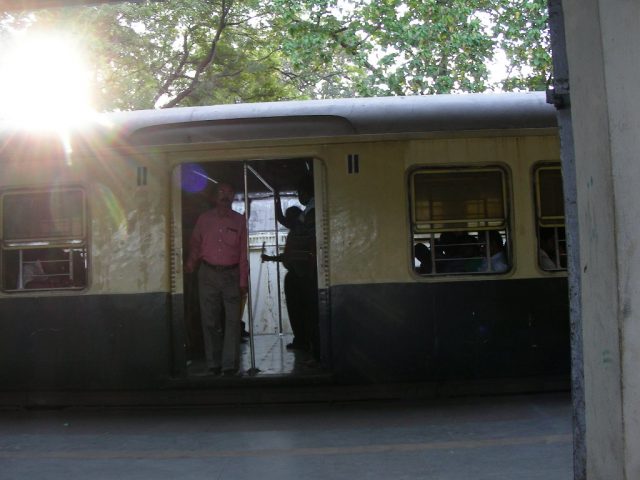 インド　電車