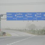 (110) タージマハルからデリーのインドの日本式高速道路